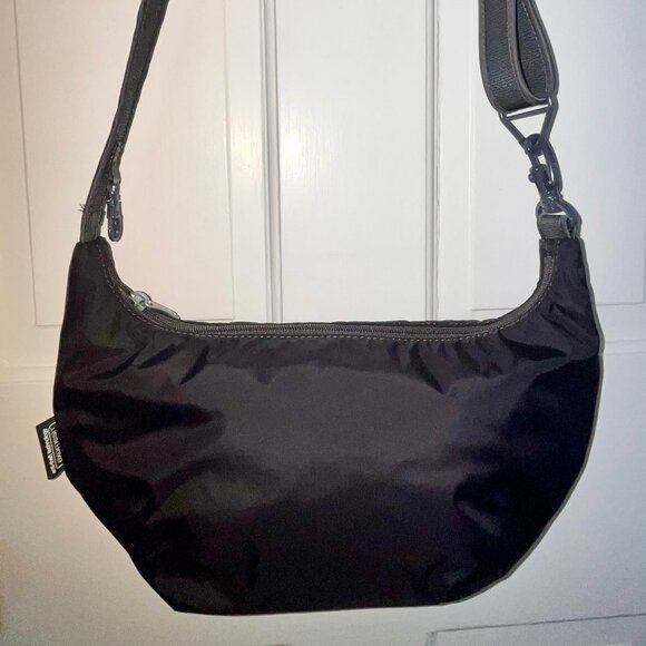 PACSAFE ANTI-THEFT CROSSBODY TRAVEL BAG BLACK - Picture 2 of 3